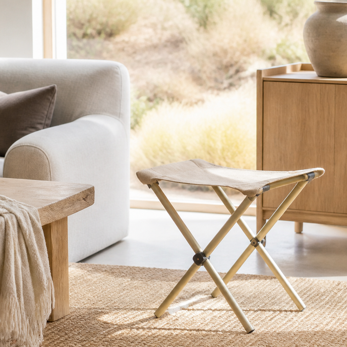 The Portable Seat That Fits Small Spaces and Slow Mornings