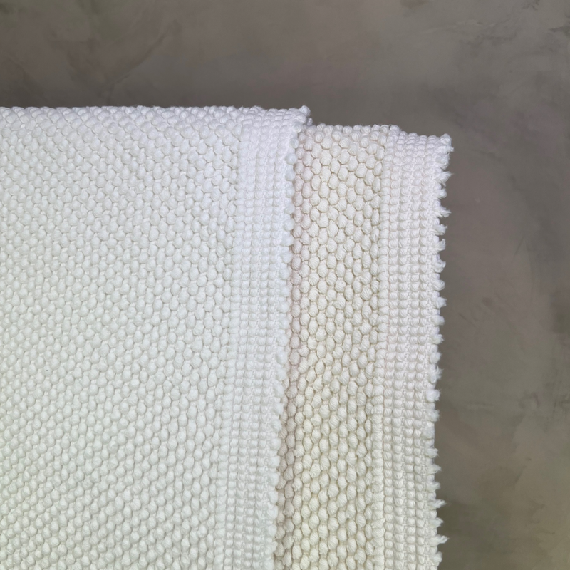 Elia Chalk Bath Rug (21" x 43")