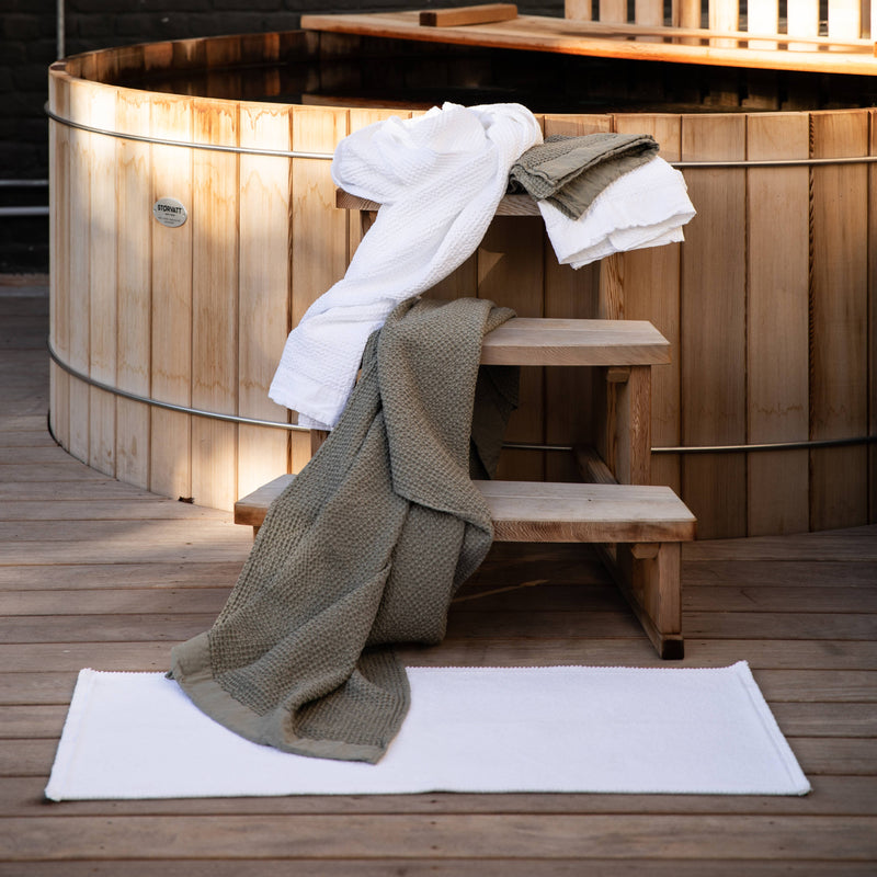 Eden Snow Bath Rug (21" x 43")