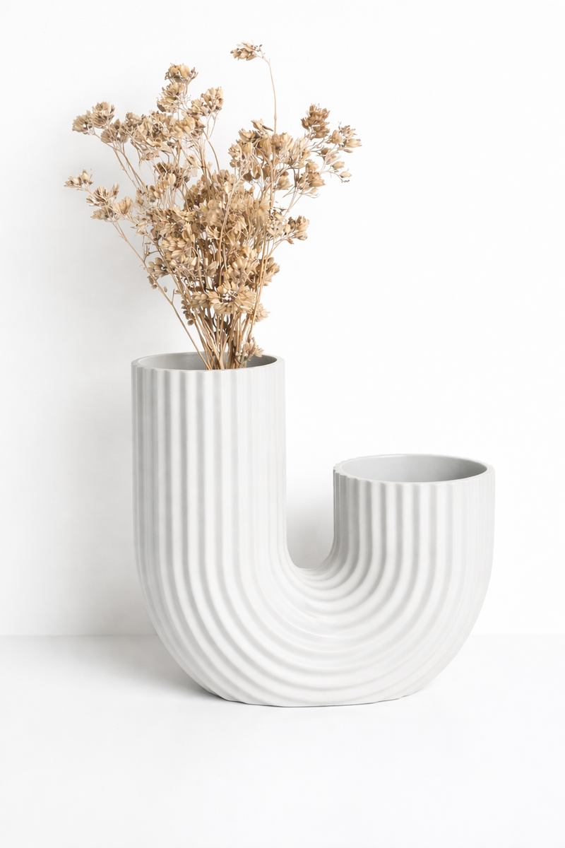 Modern U-Form Ribbed Vase