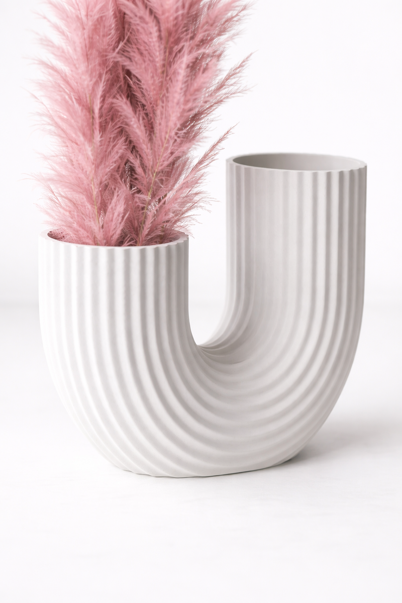 Modern U-Form Ribbed Vase