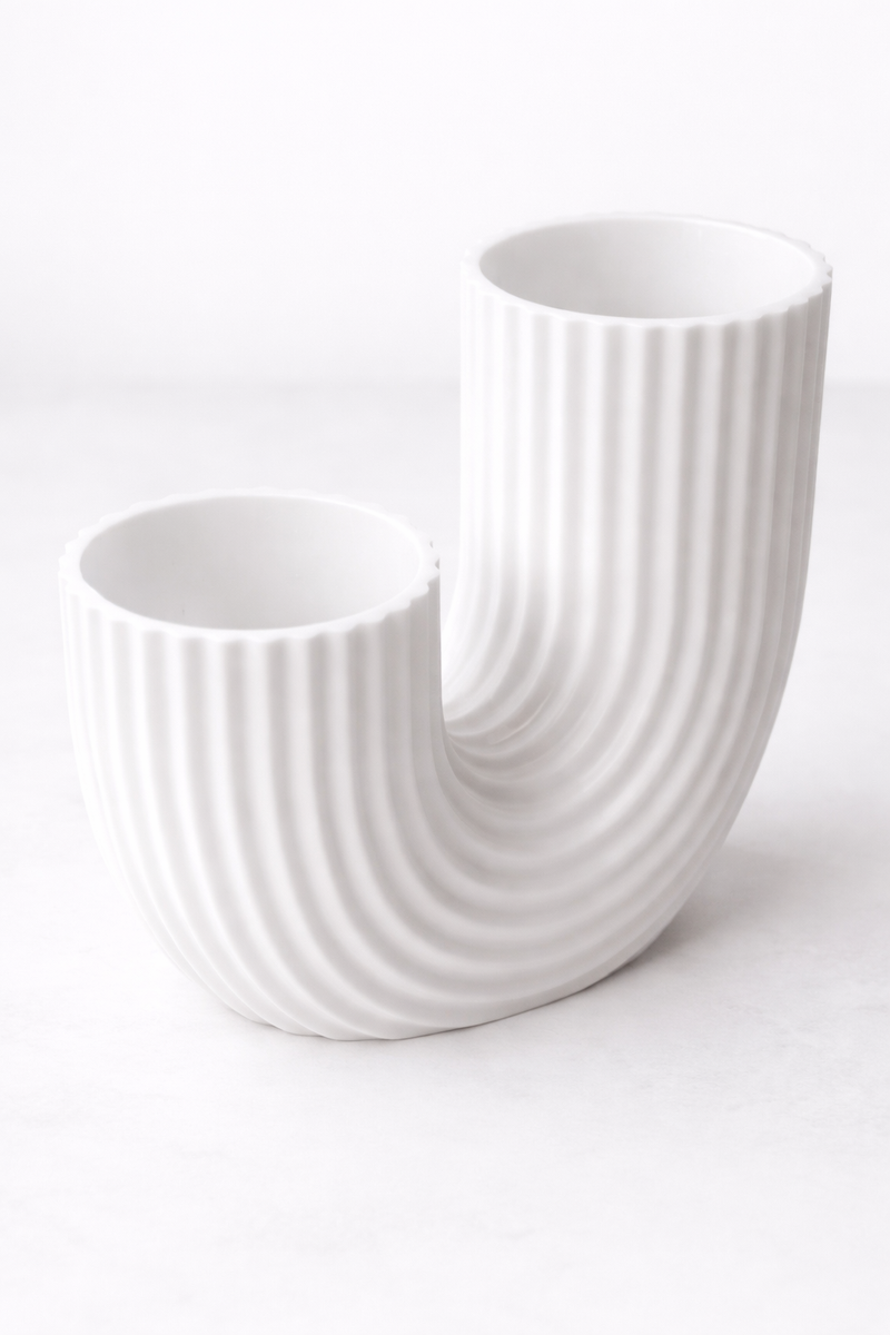 Modern U-Form Ribbed Vase