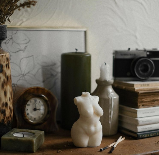HYGGE CAVE | Curvy Female Candle