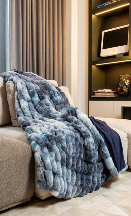 HYGGE CAVE | FAUX FUR THROW BLANKET
