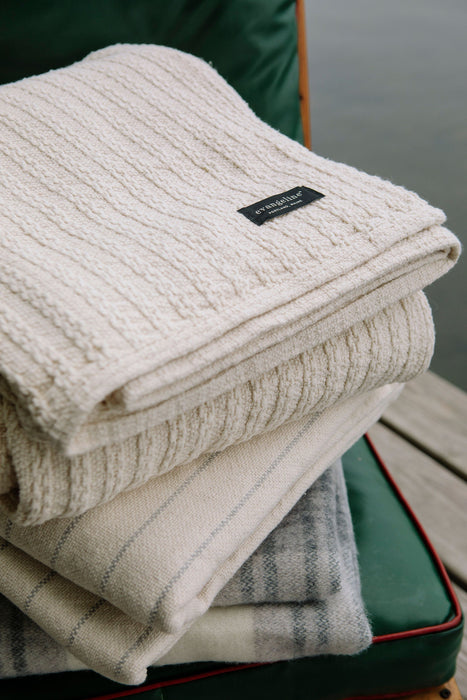 CABLE KNIT BLANKETS - HYGGE CAVE
