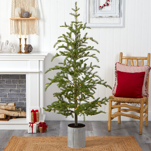  cute but messy looking Christmas tree - hygge cave