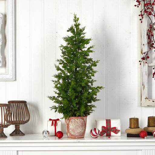 Designed with a natural sparseness, versatile artificial Christmas tree, realistic looking cedar pine - hygge cave