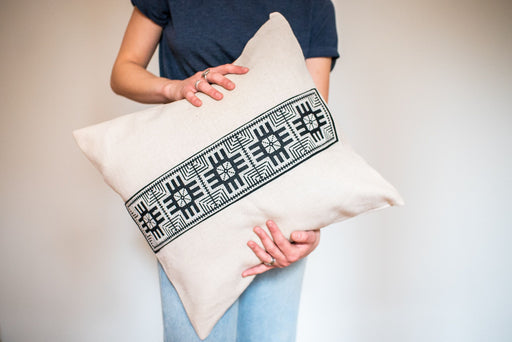 HYGGE CAVE | THE STAR PILLOW IN CREAM